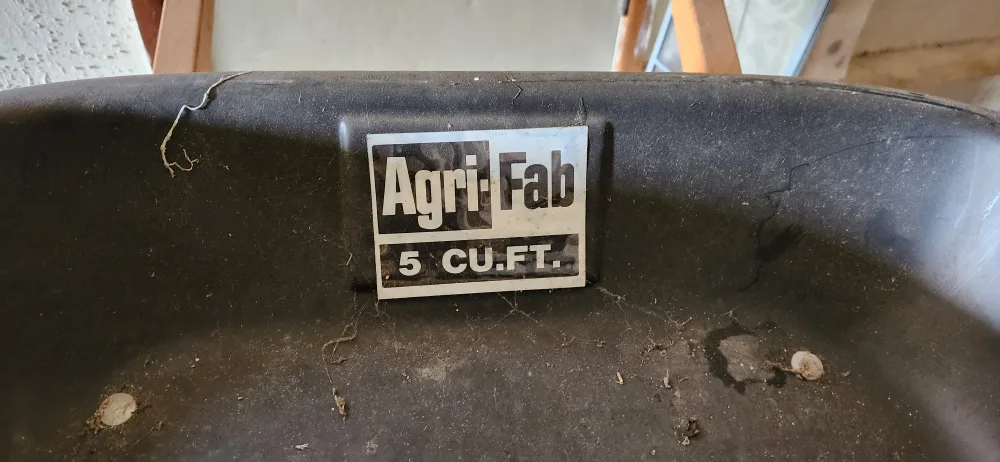 Agri-Fab 5 cu. ft. Wheelbarrow image indicator(2)