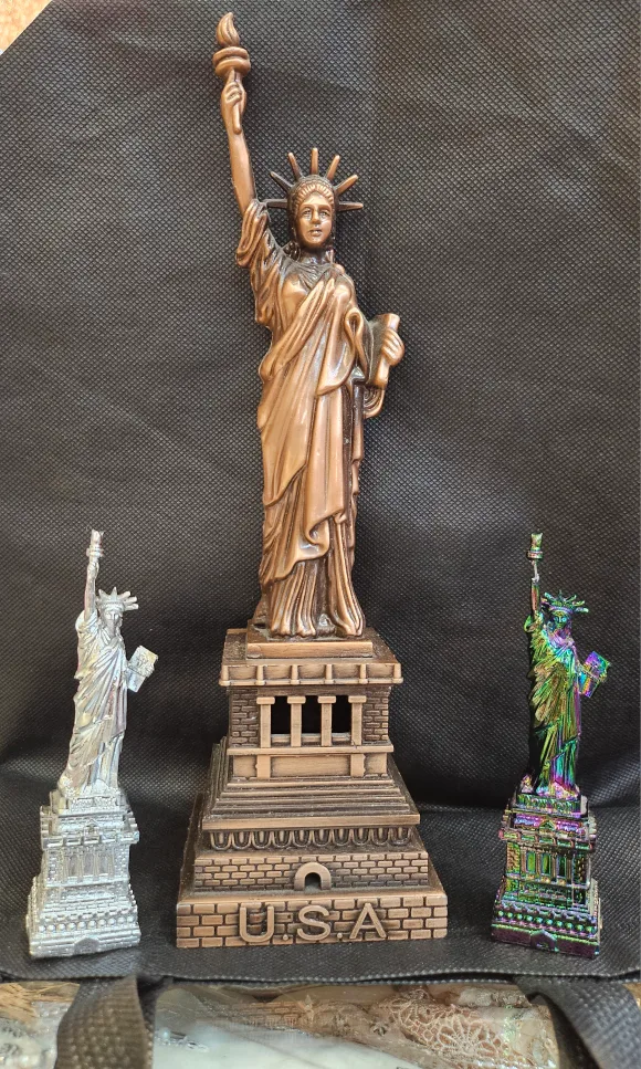 Statue of Liberty figurines - set of 3 thumbnail