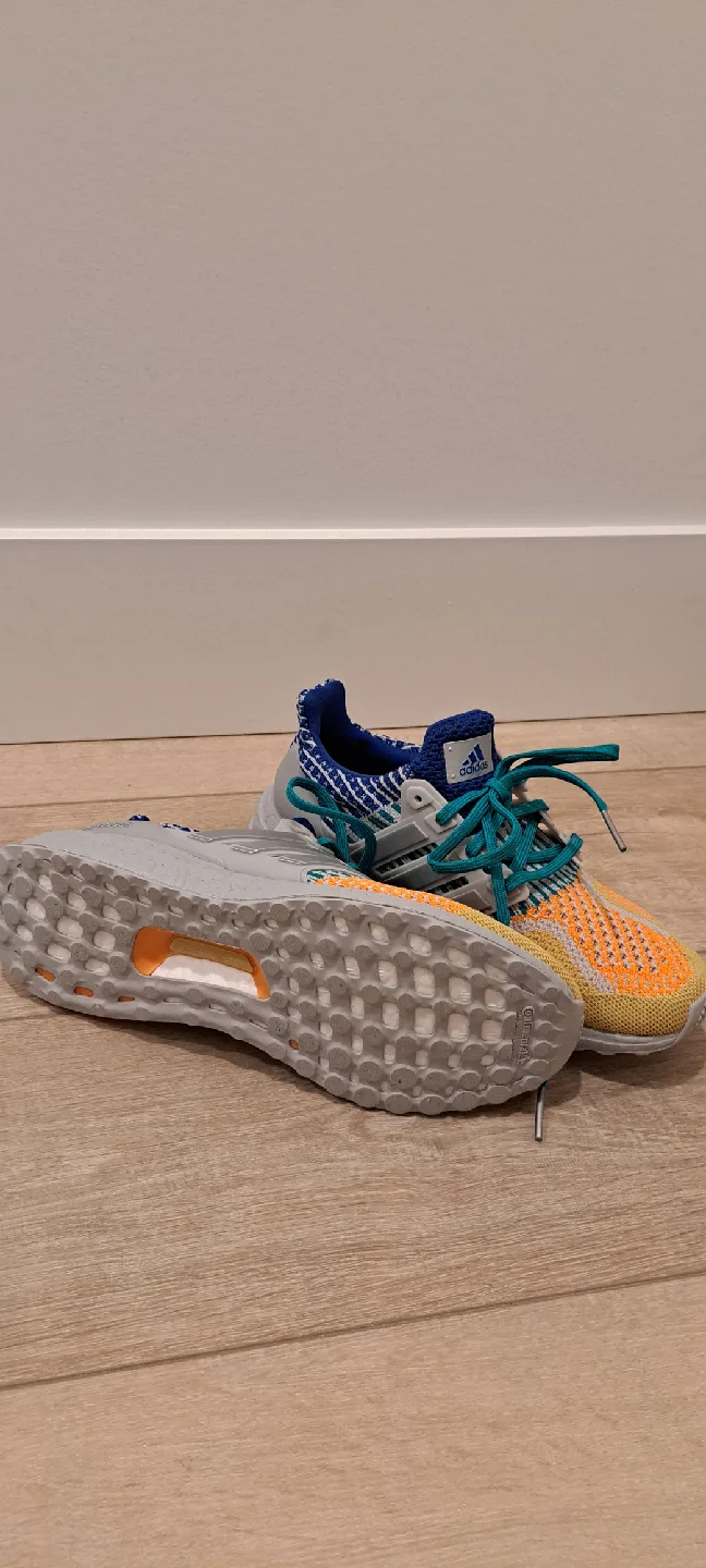 Adidas Ultraboost Size 6.5 US image indicator(2)