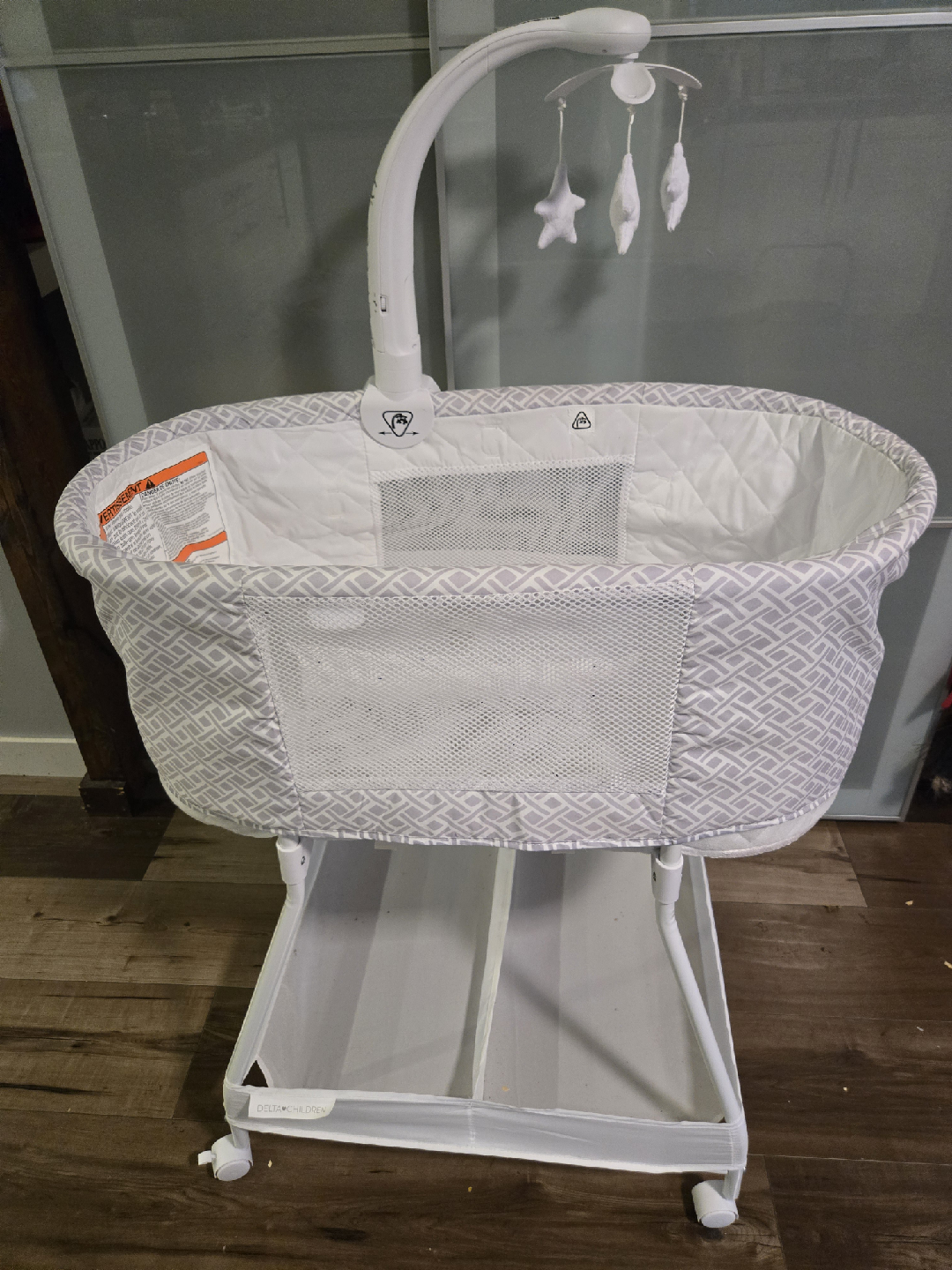 Delta Children Bassinet with Mobile