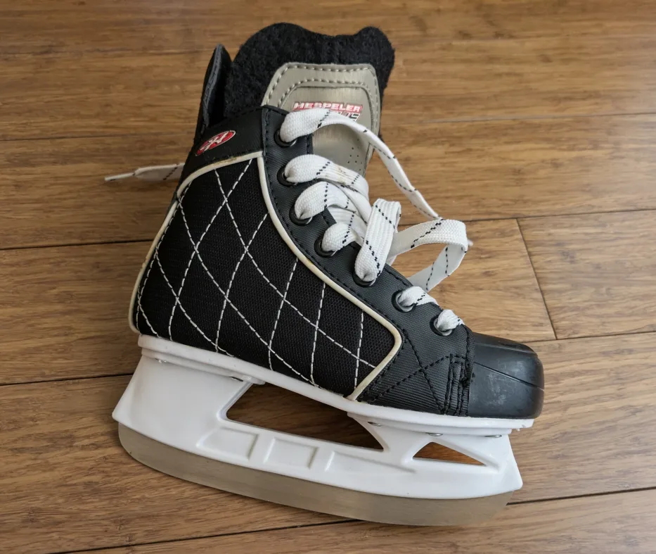 Hespeler HHS200Y Hockey Skates - Youth Size Y12 image indicator(2)