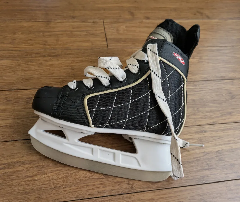Hespeler HHS200Y Hockey Skates - Youth Size Y12 image indicator(3)