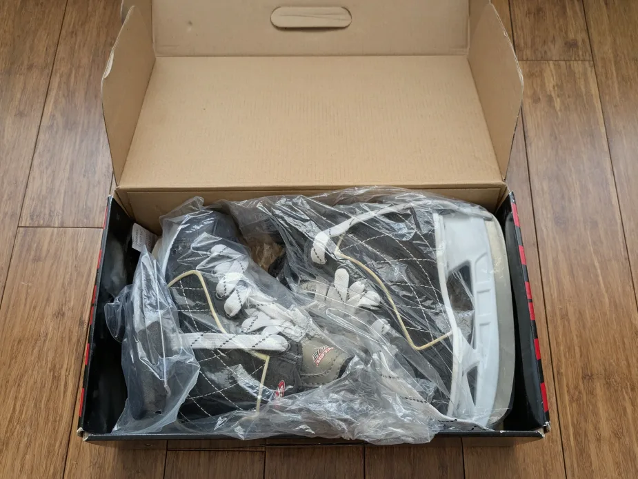 Hespeler HHS200Y Hockey Skates - Youth Size Y12 image indicator(4)