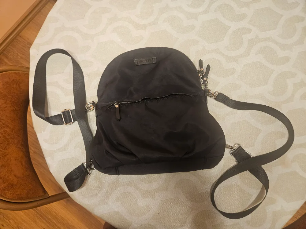 Roots 73 Black Backpack image indicator(2)