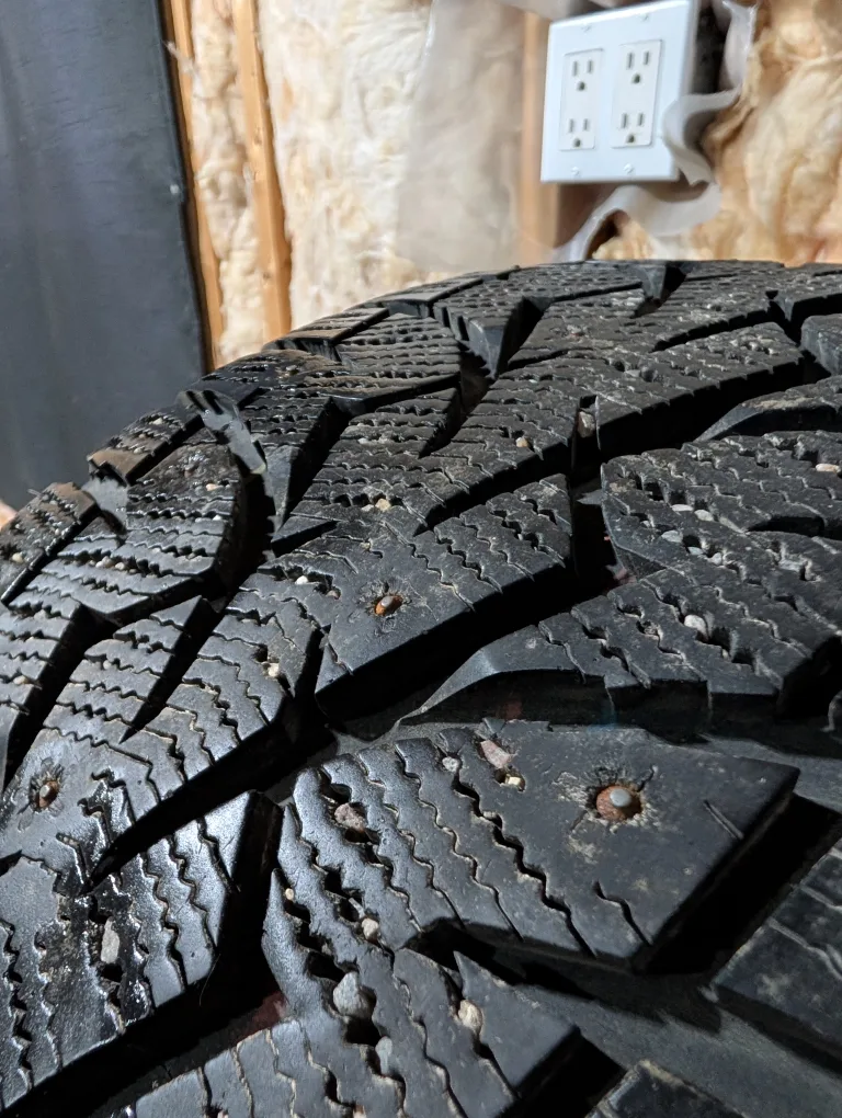 (4)-255/40R19 Toyo Observe G3-Ice Studded Winter Tires thumbnail