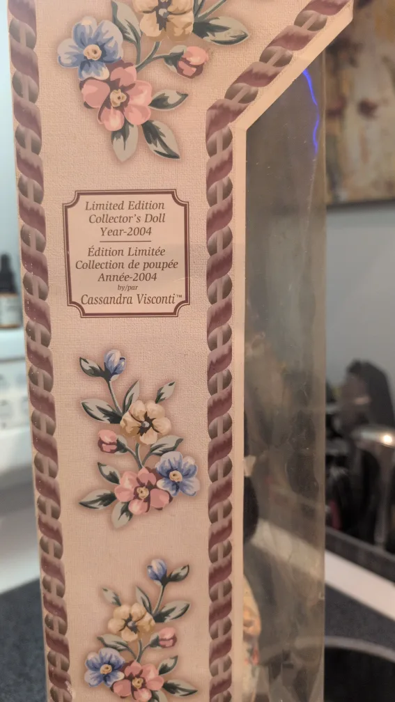 Cassandra Visconti Porcelain Doll - Limited Edition 2004 image indicator(3)