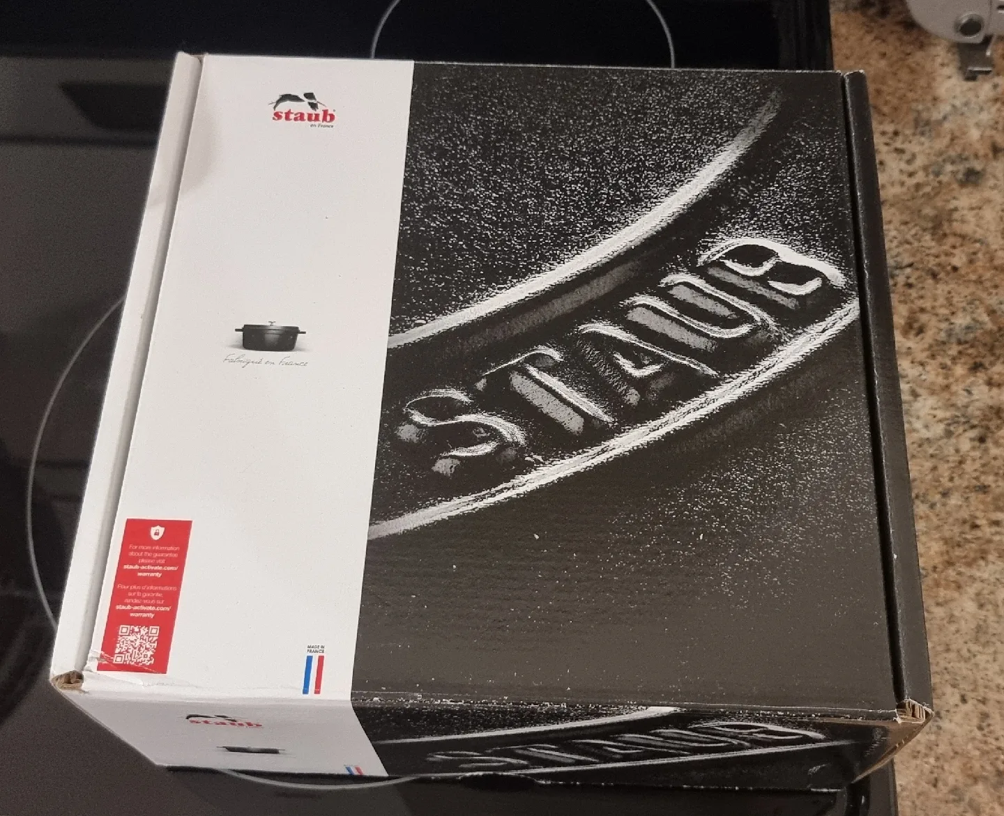 Staub Cocotte Ronde 24cm Cherry Red Dutch Oven image indicator(2)