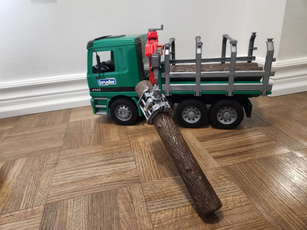 Bruder Timber Truck thumbnail