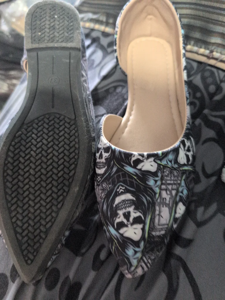 Skull Print Flats - Size 7 thumbnail