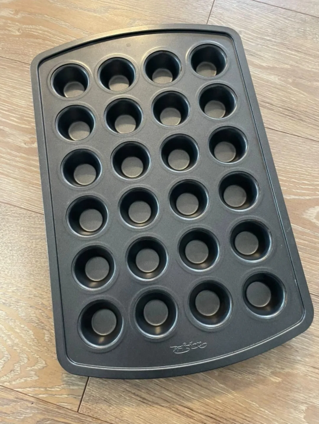 🥕 Wolfgang Puck Non-stick 24 cup mini cupcake pan thumbnail