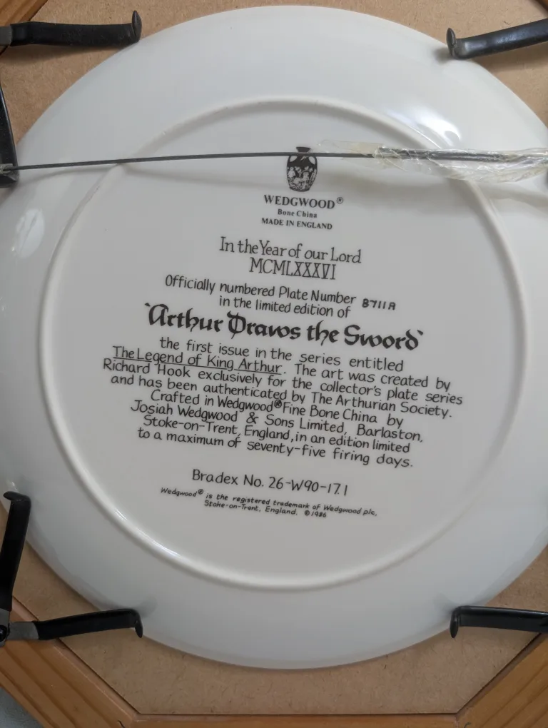 Wedgwood Collectable Plate Arthur Draws the Sword - Richard Hook image indicator(4)