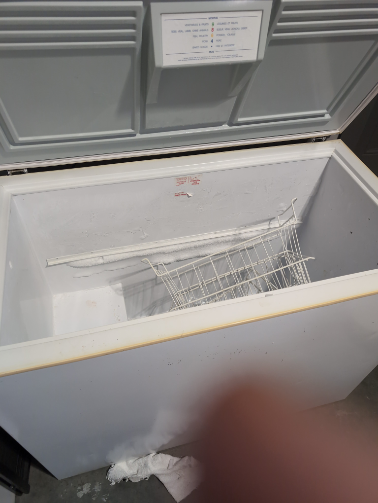 White Beaumark Chest Freezer - photo 2