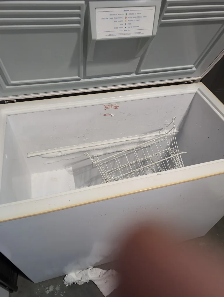 White Beaumark Chest Freezer image indicator(2)