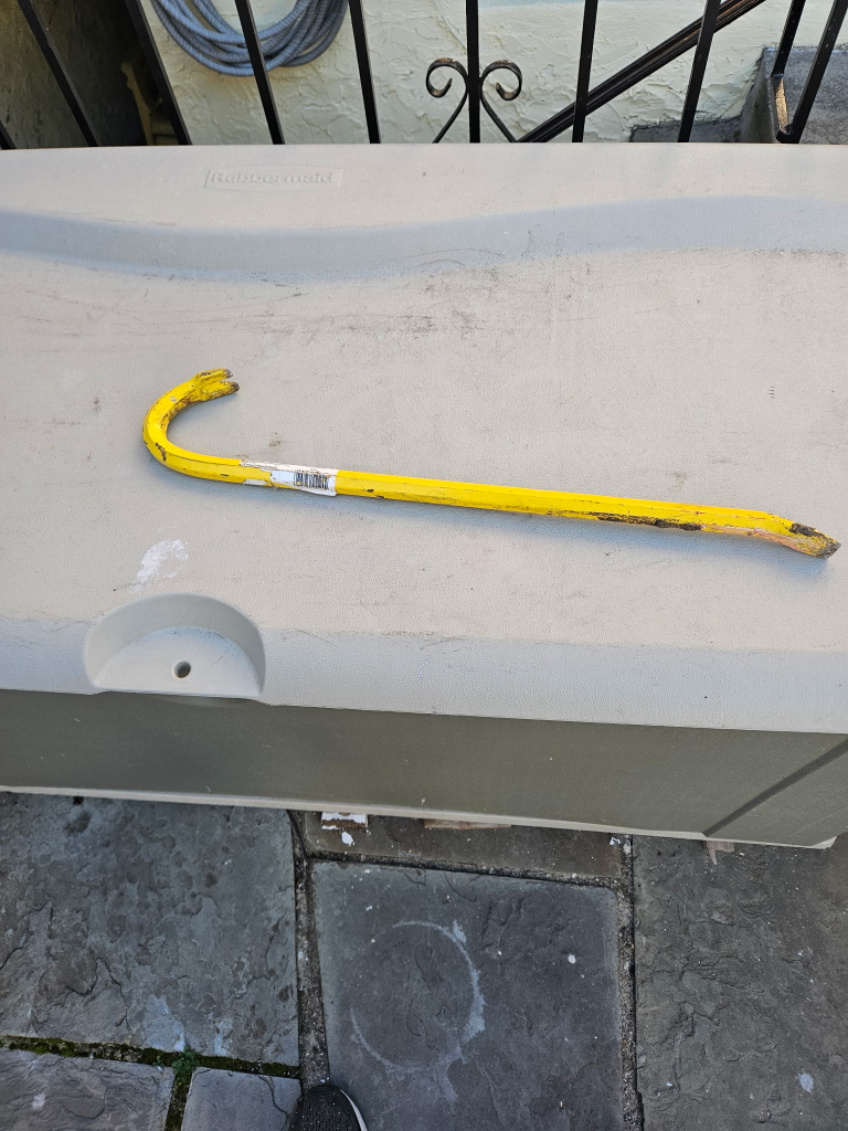 claw or crow bar tool