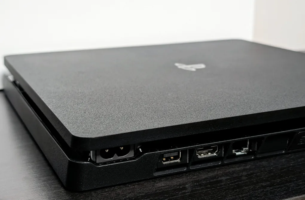 Sony PlayStation 4 Slim Black - 1TB Console image indicator(3)