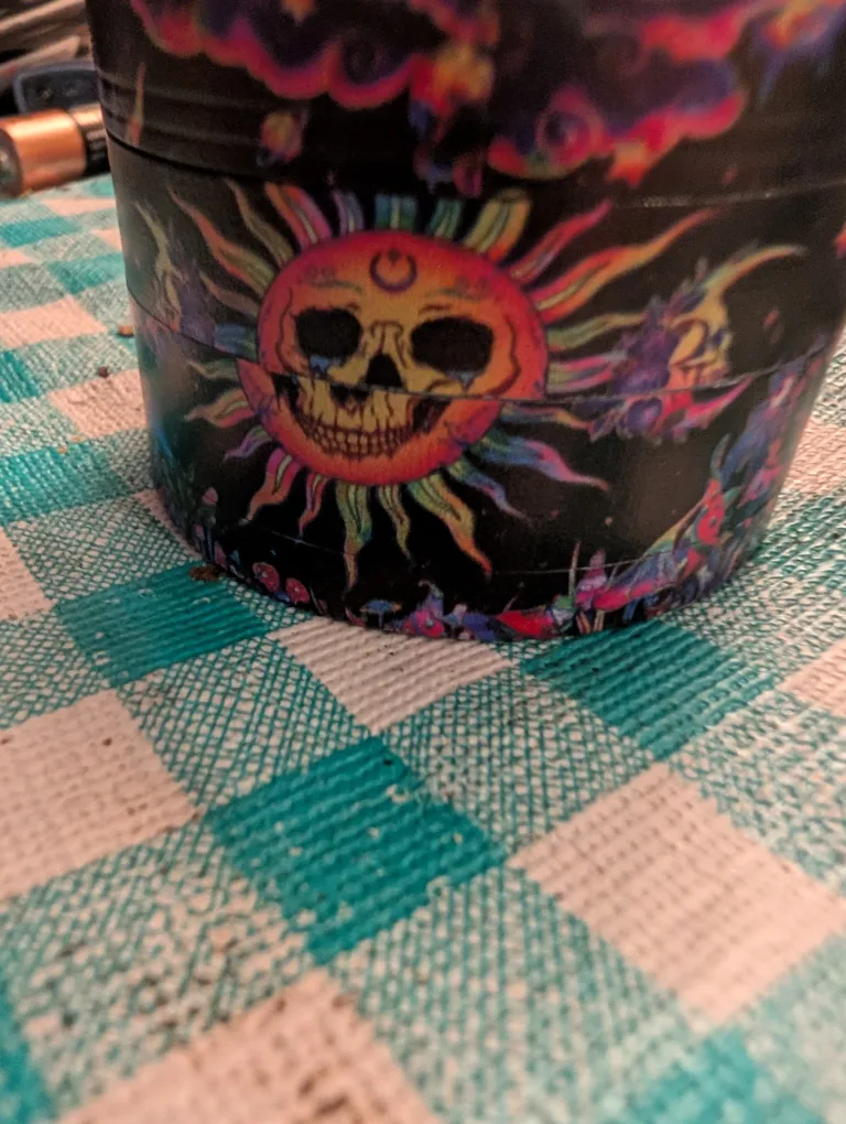 Cannabis Weed grinder 63mm Brand New never used image indicator(3)