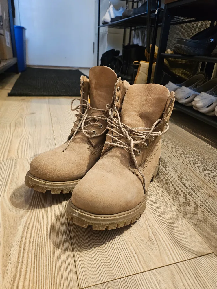 Beige Timberland men's boots 9 US or 44 EU thumbnail