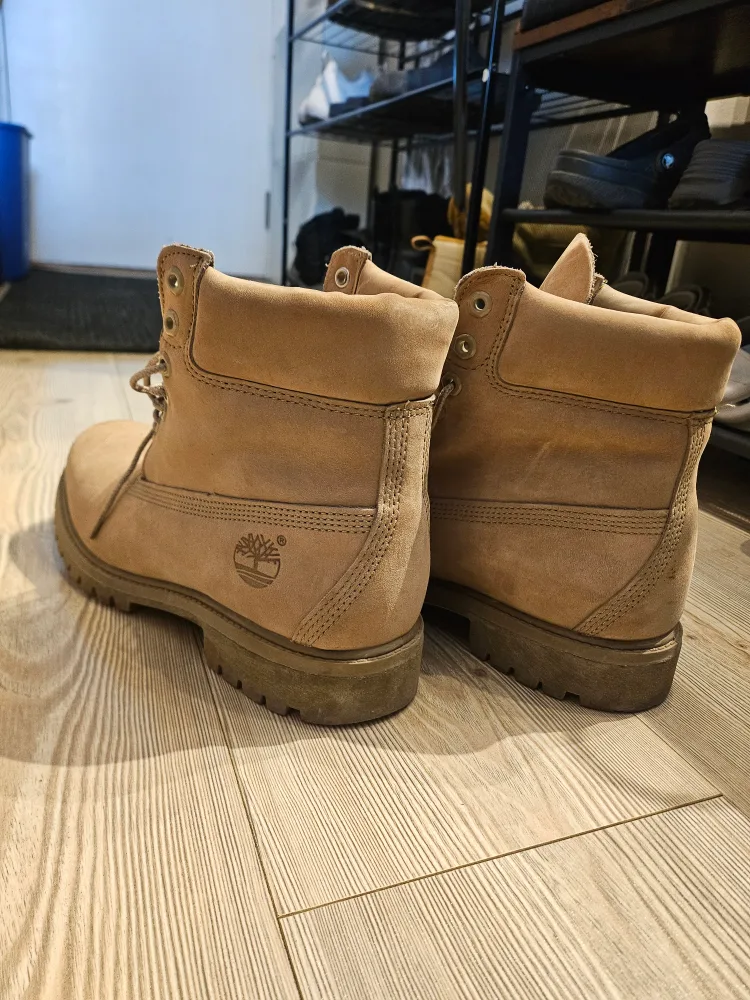 Beige Timberland men's boots 9 US or 44 EU image indicator(2)