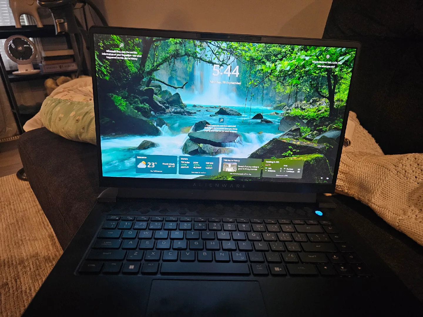 Alienware m15 R5 Ryzen Edition Gaming Laptop - RTX 3070, image indicator(4)