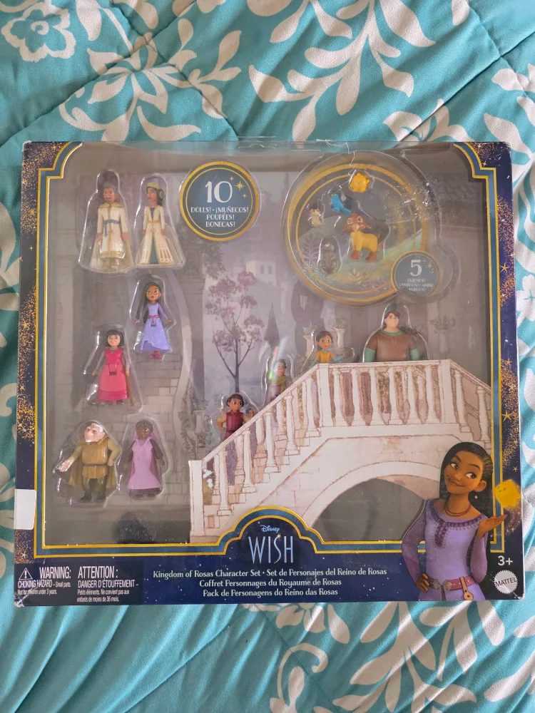 Disney Wish Kingdom of Rosas Character Set - New thumbnail