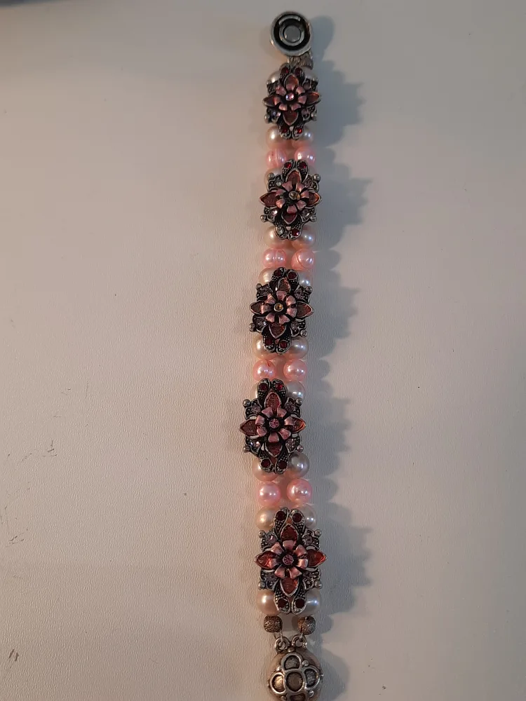 real pearl and Floral Bracelet image indicator(3)