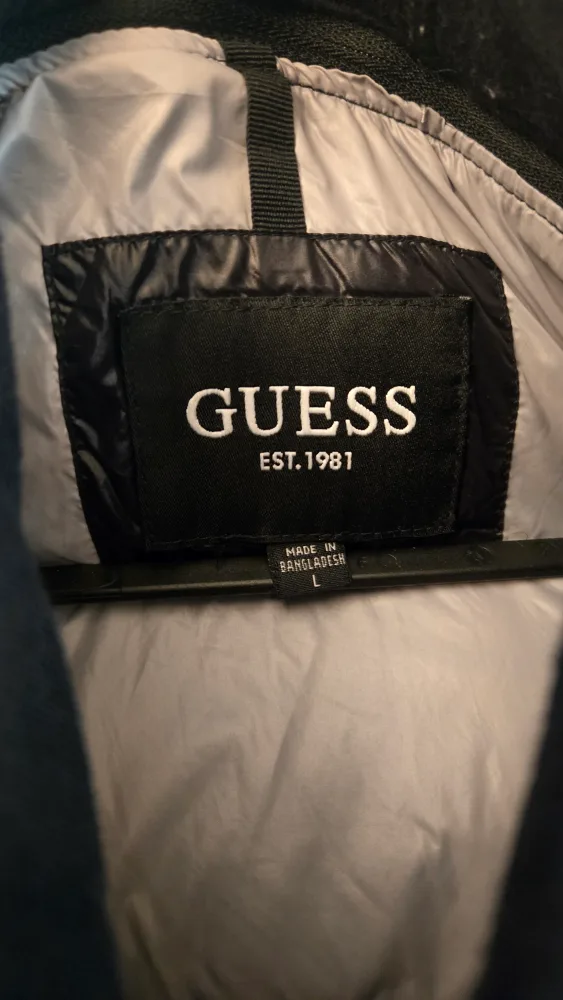 GUESS Puffer Jacket - Size L image indicator(2)