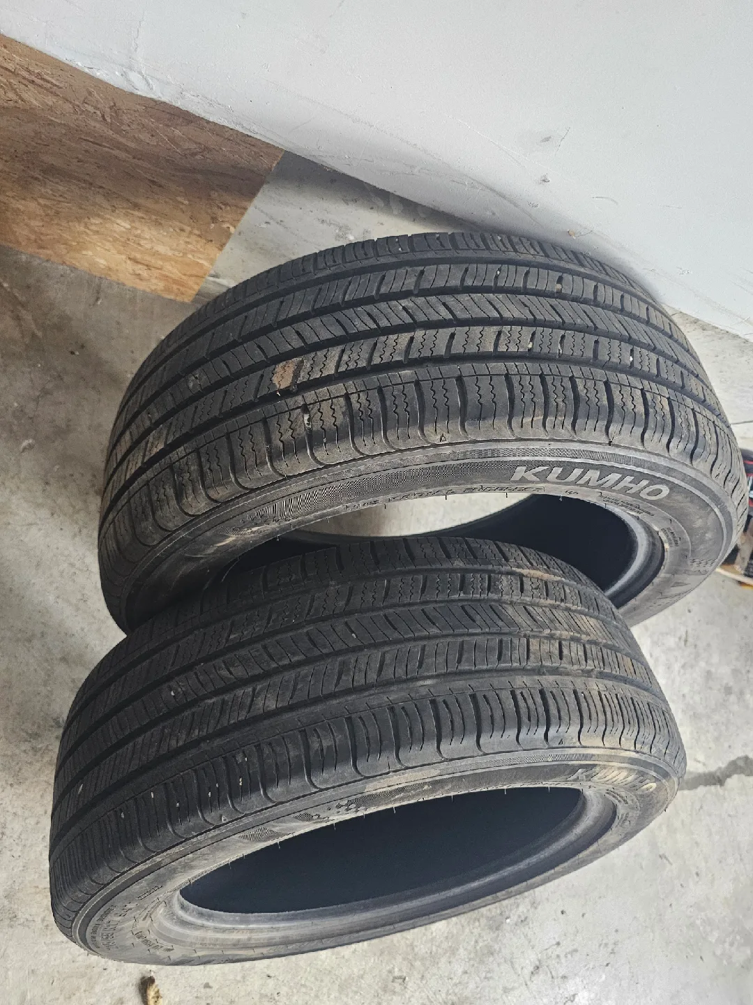 2X215/55/R17 kumho solus  2 all season tires image indicator(3)