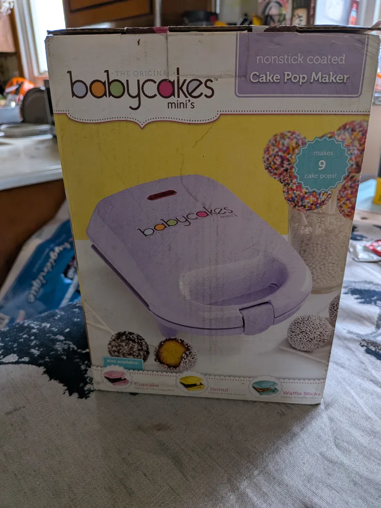 Babycakes Mini Cake Pop Maker thumbnail