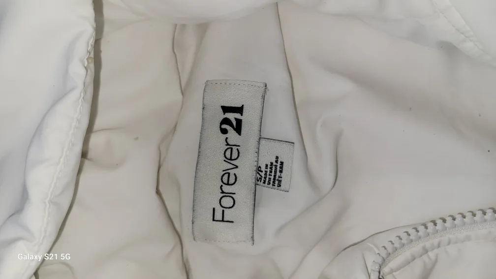 Forever 21 White Puffer Jacket Size S image indicator(4)