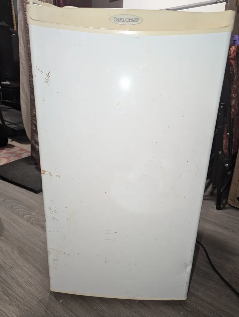 Diplomat Mini Fridge - White