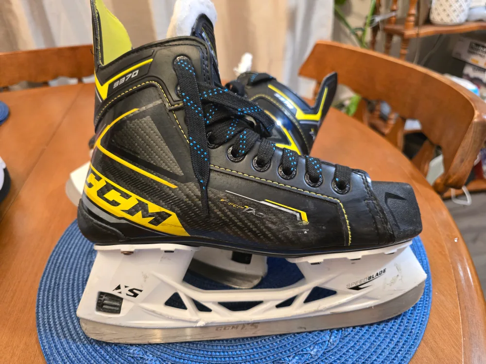CCM Super Tacks 9370 Ice Hockey Skates - Size 4.5 thumbnail
