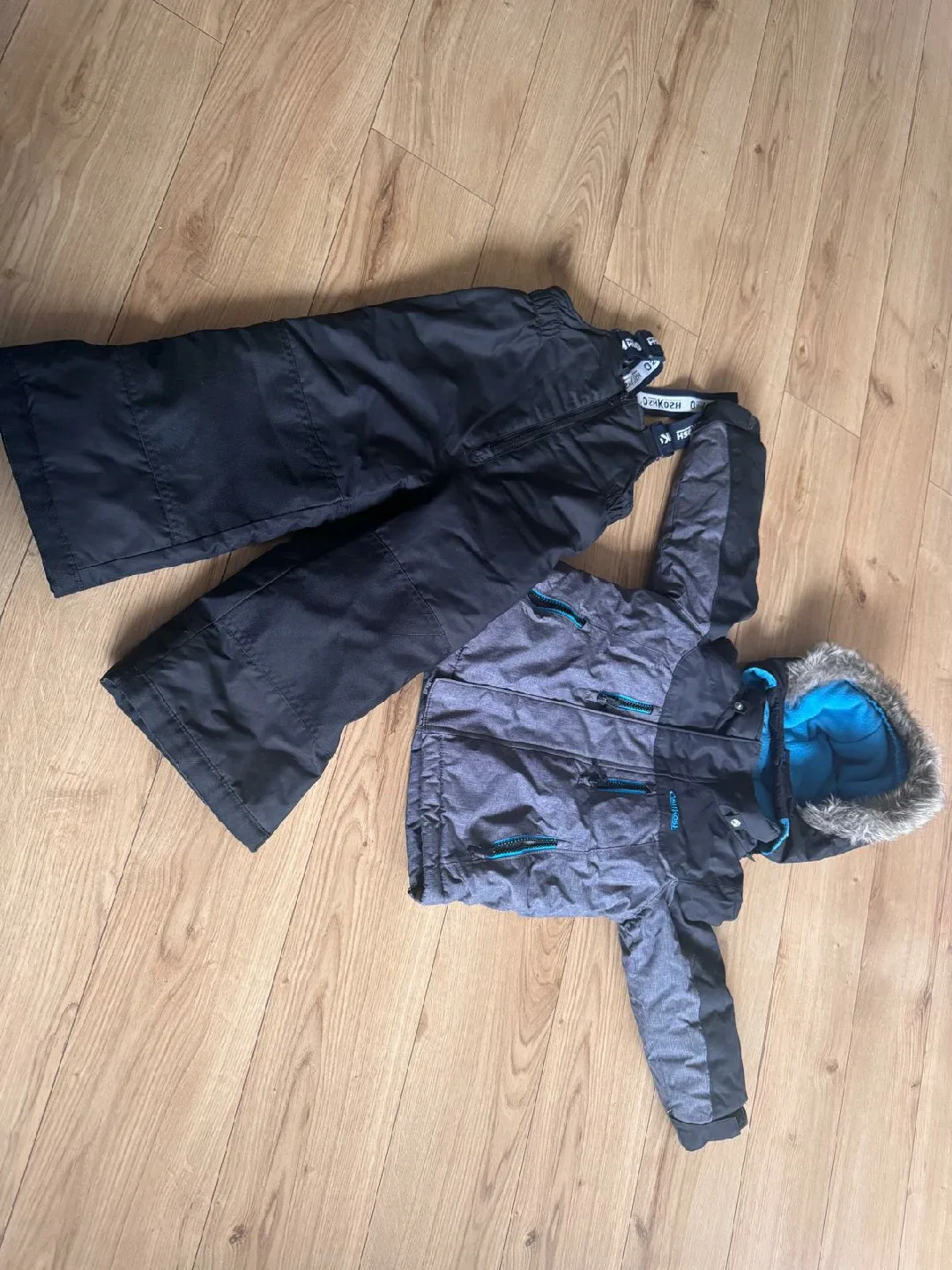 Snowsuit 3T Oshkosh brand thumbnail