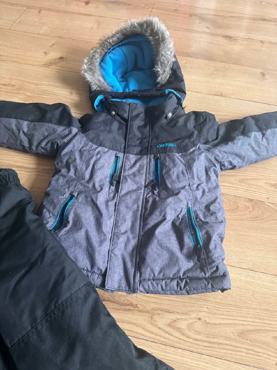 Snowsuit 3T Oshkosh brand image indicator(3)