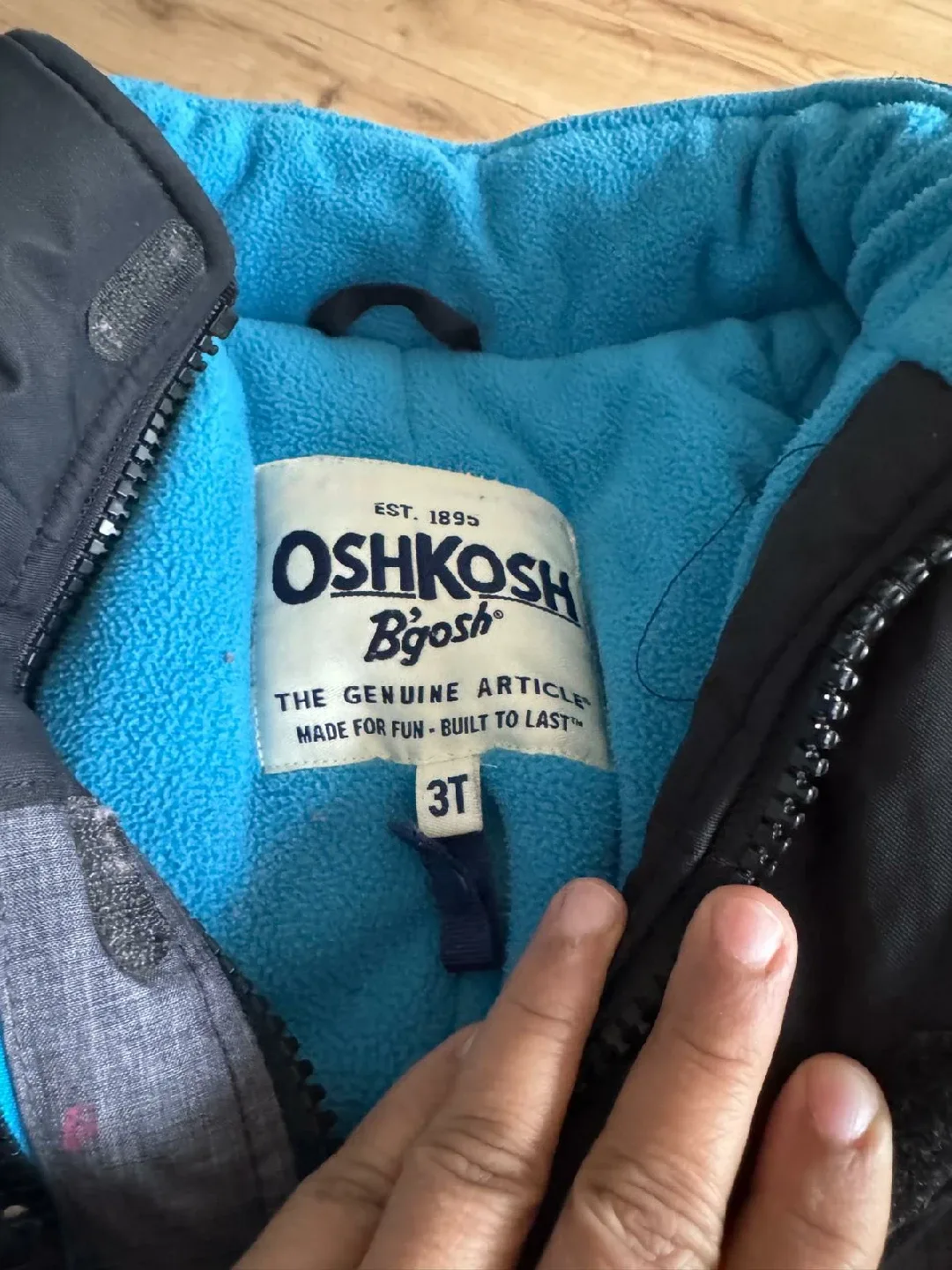 Snowsuit 3T Oshkosh brand image indicator(5)
