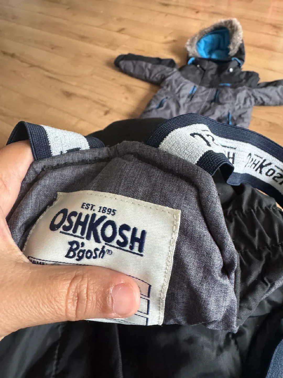 Snowsuit 3T Oshkosh brand image indicator(6)