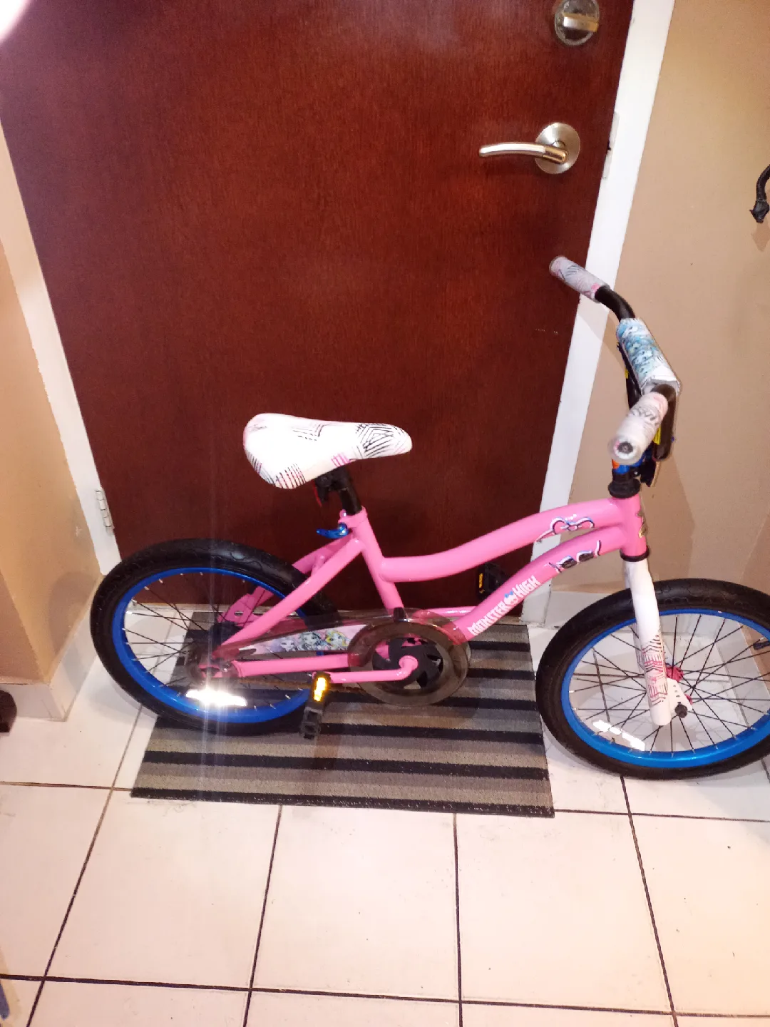 Monster High 3D Dynacraft 18" Bike - Great deal !!!!! image indicator(6)