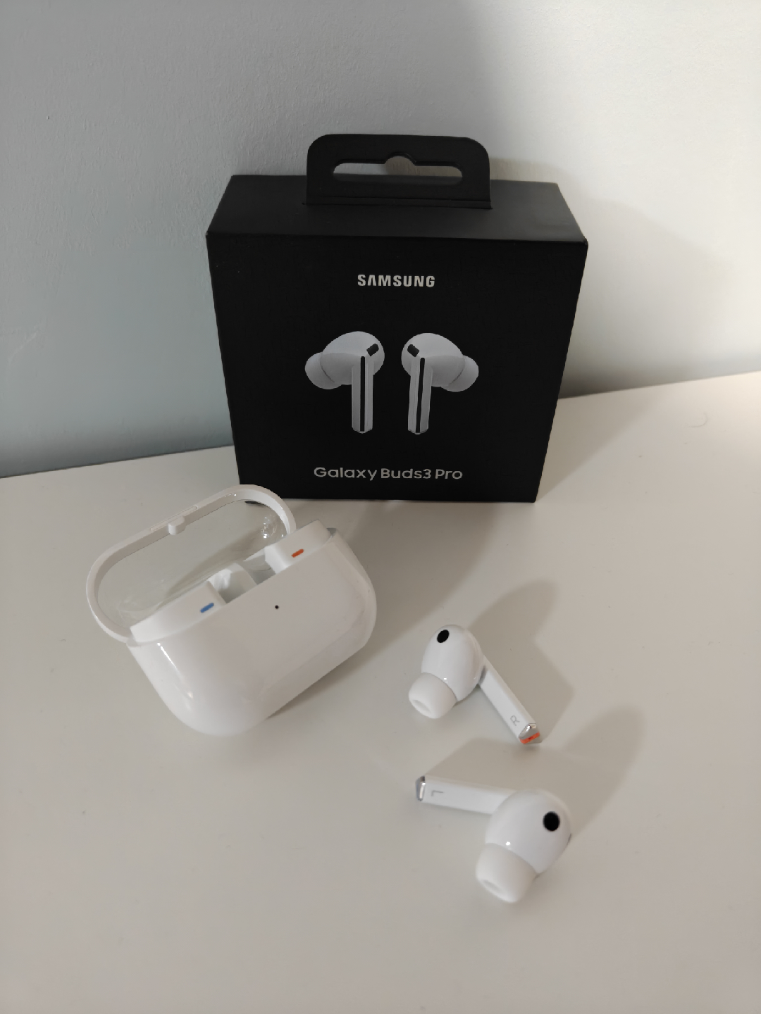 Samsung Galaxy Buds3 Pro - White, Like New! - photo 3