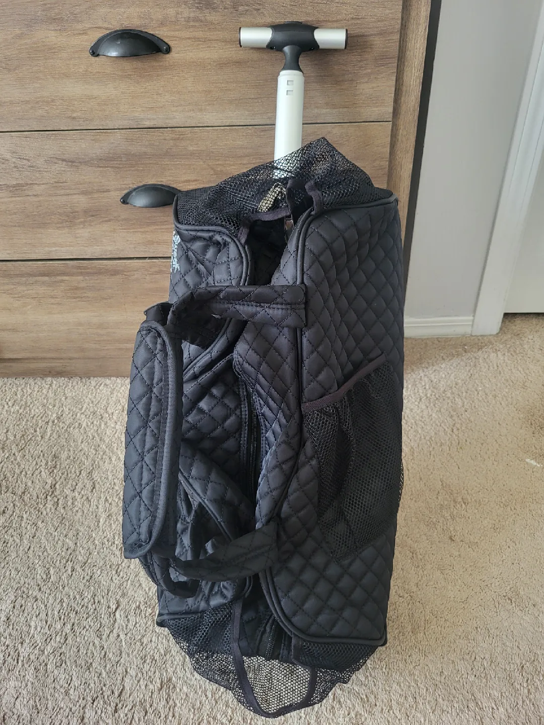 garment bag with wheels (Brand new) image indicator(2)