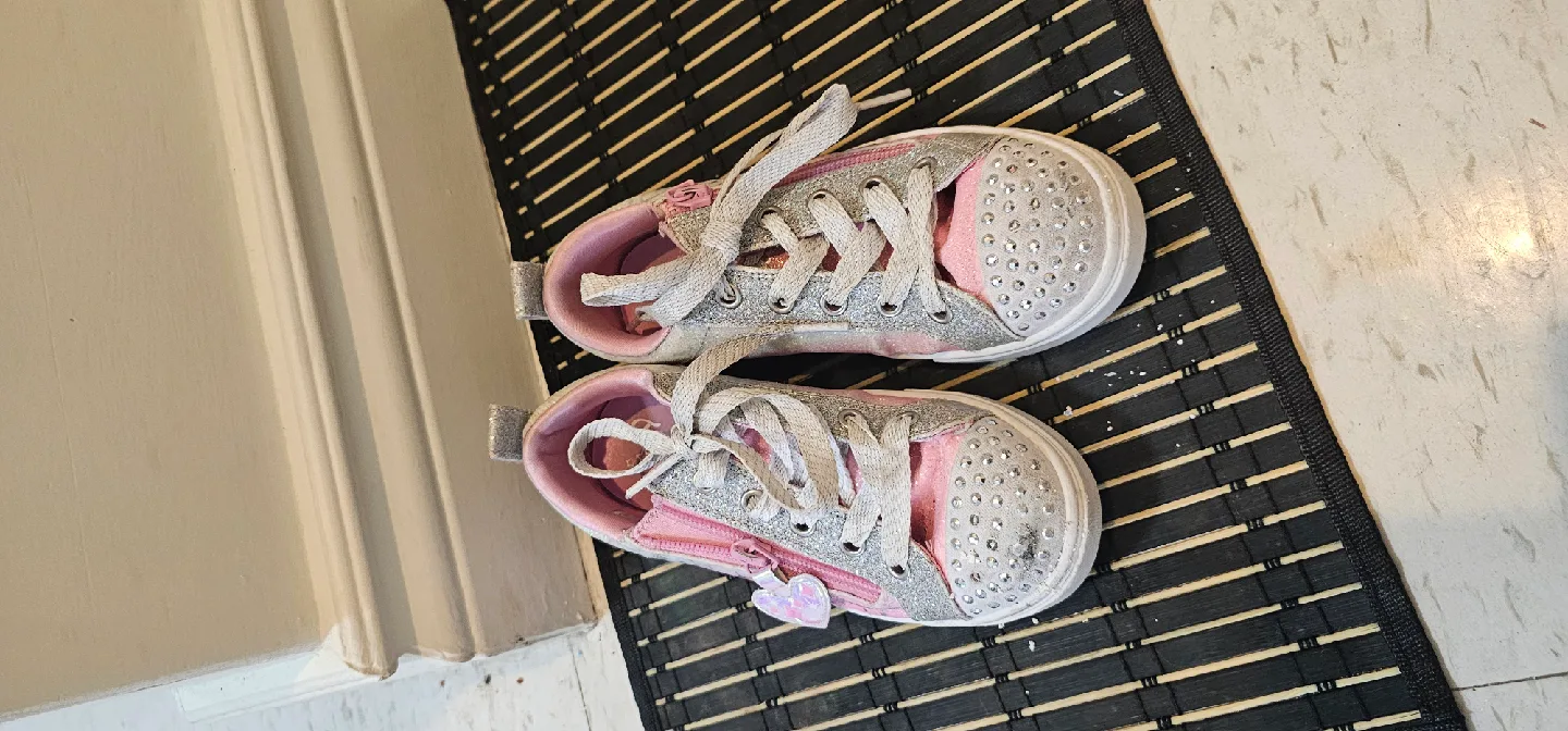Skechers Twinkle Toes Size 13.5 Kids Shoes thumbnail