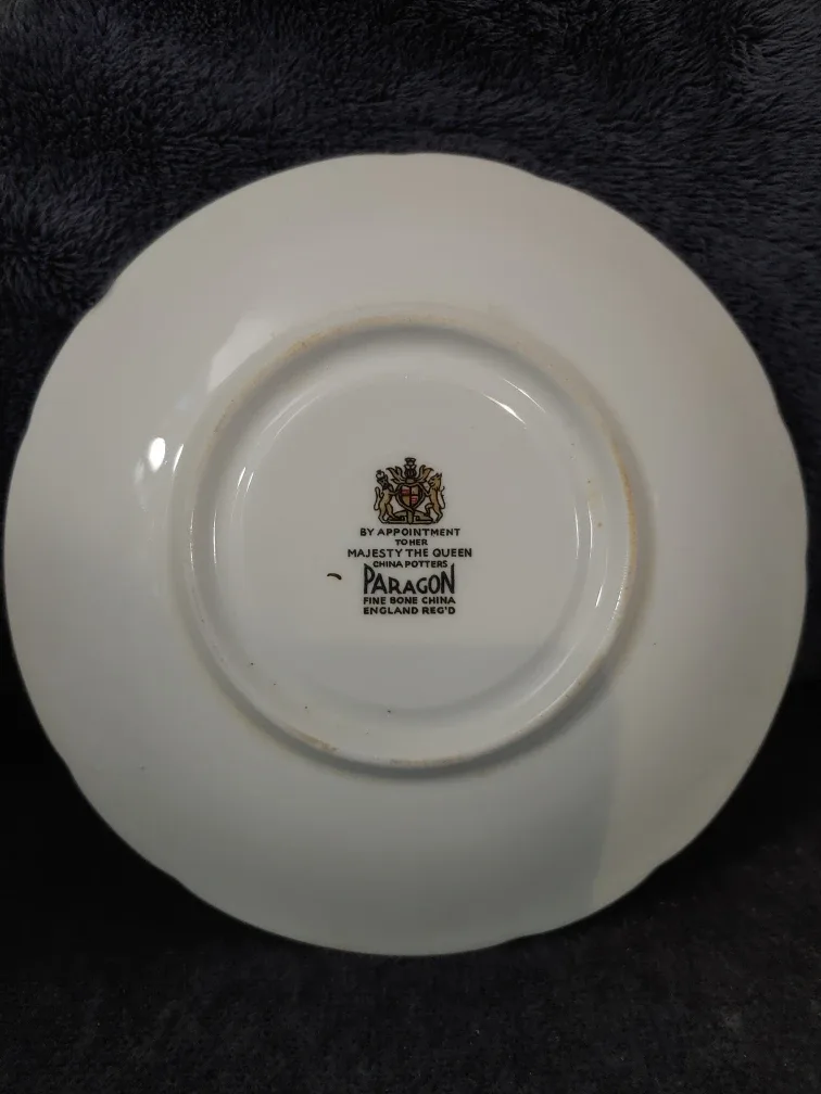 Paragon Fine Bone China Golden Saucer image indicator(2)