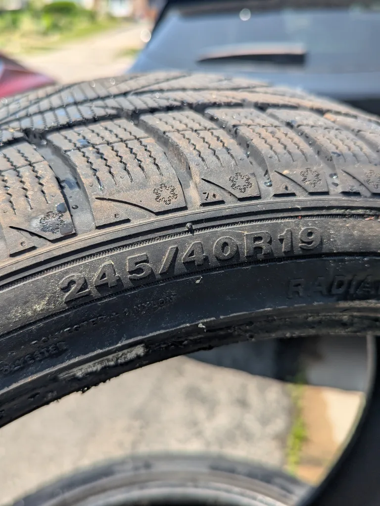 winter tires 245/40R19 image indicator(2)