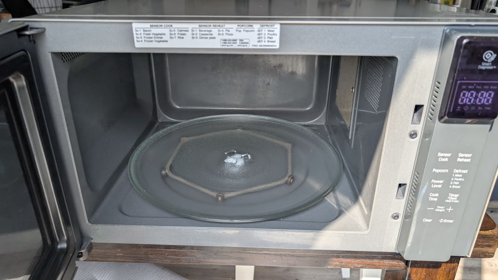 LG Smart Inverter Microwave - photo 2