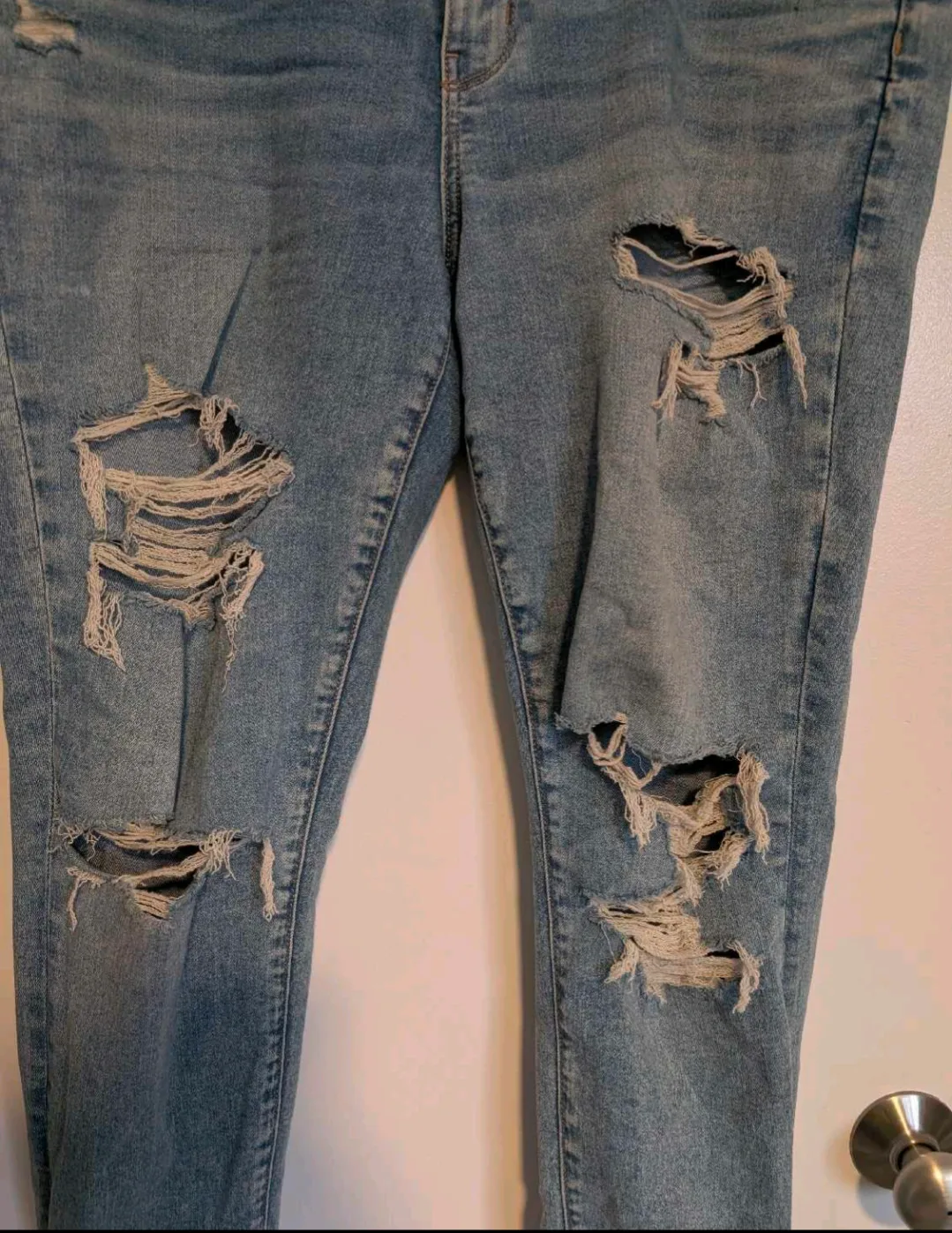 American Eagle Ripped Jeans - Size 18 image indicator(2)