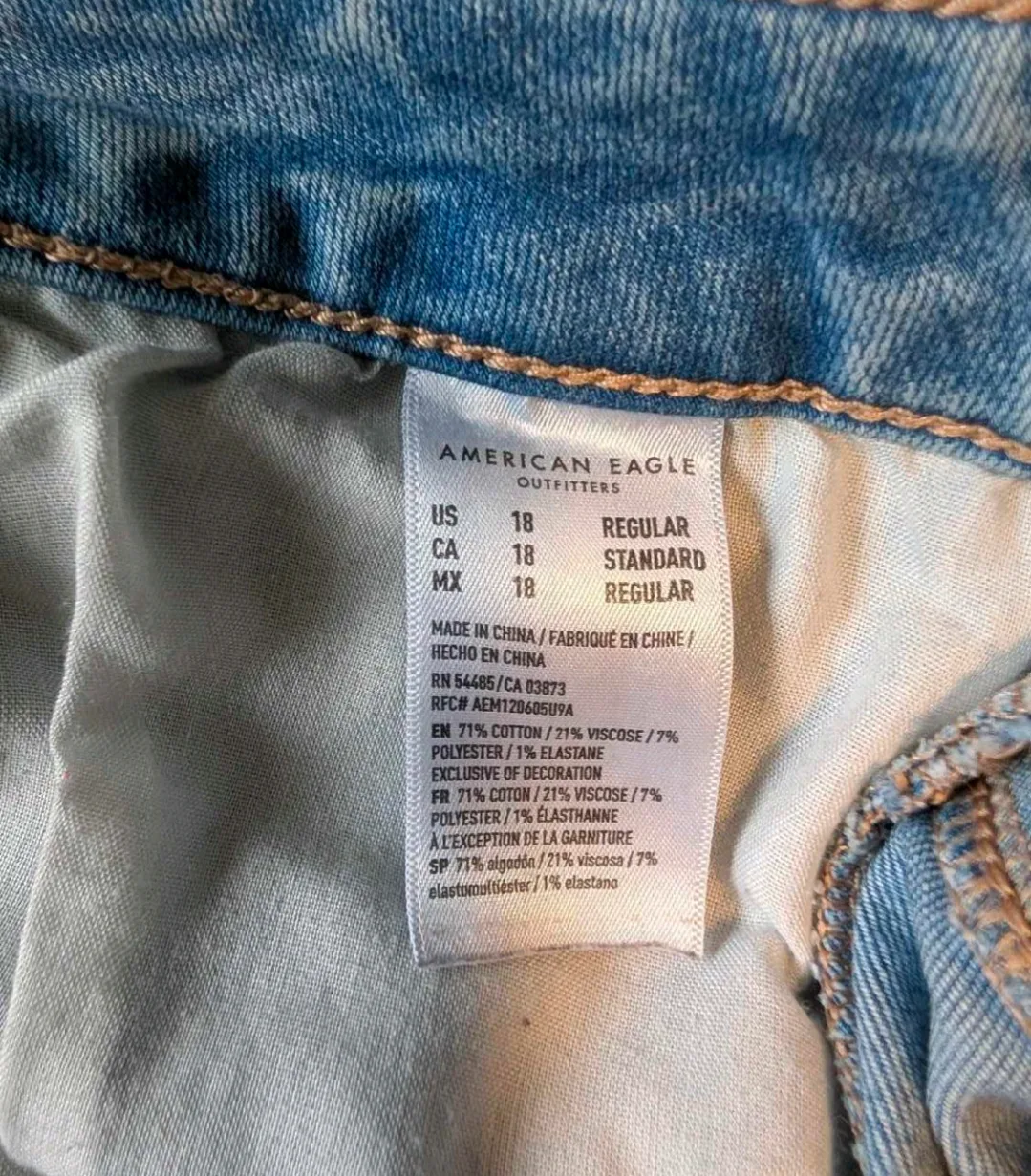 American Eagle Ripped Jeans - Size 18 image indicator(5)