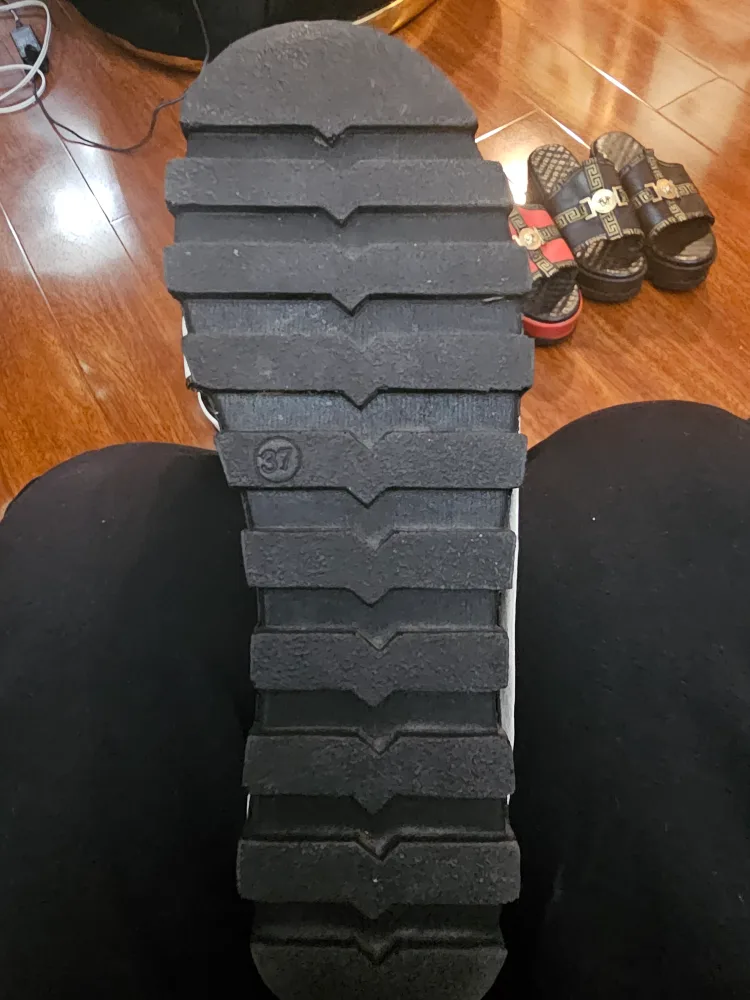 Versace Slides Size 37 image indicator(2)