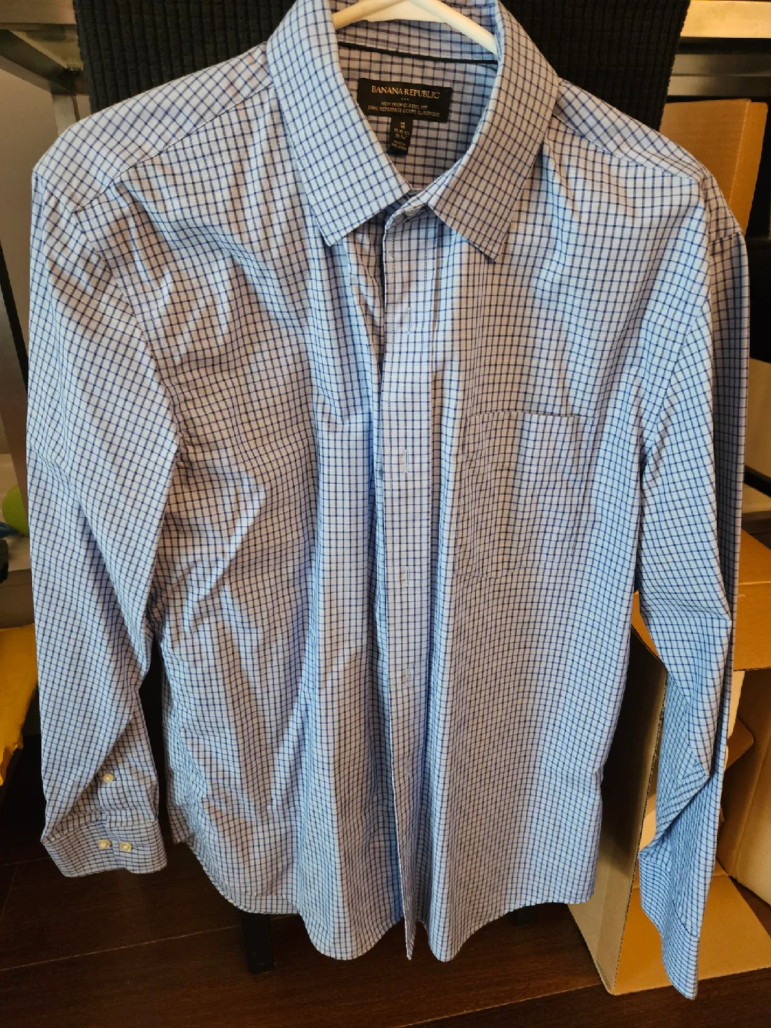 Banana Republic Classic Fit Shirts - Size M thumbnail