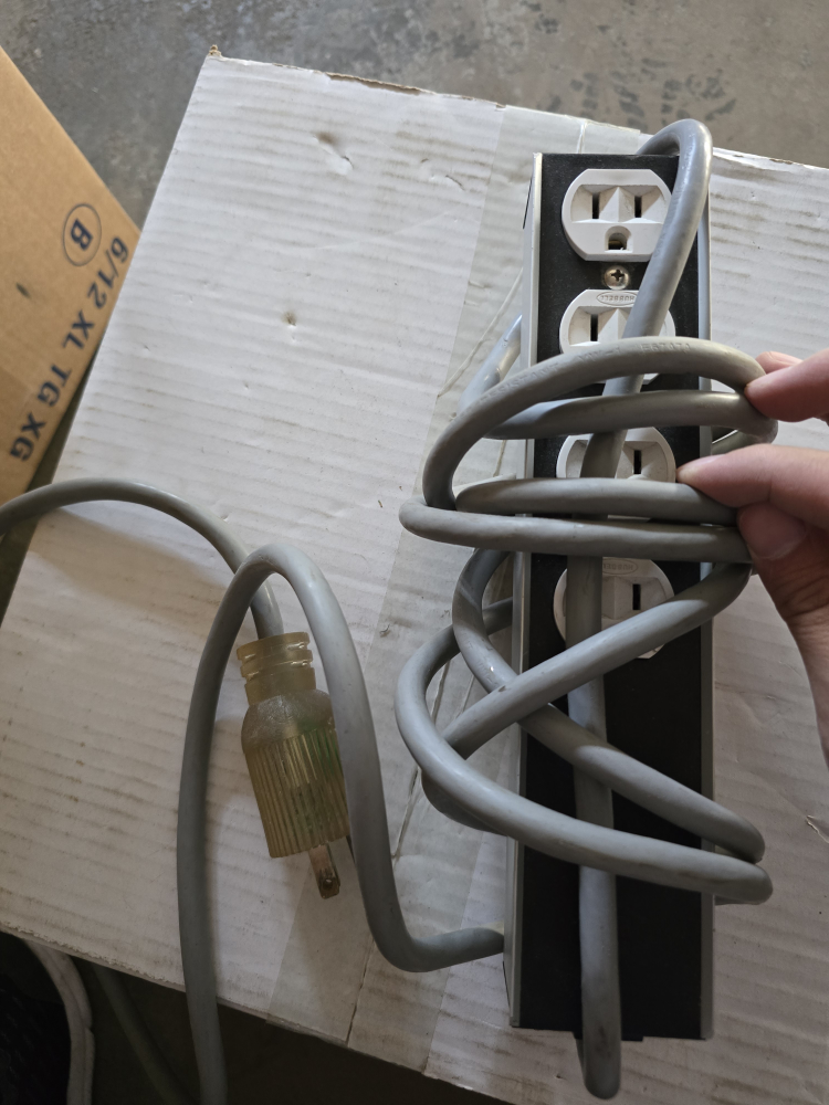 Hammond Manufacturing 1584T4DH Relocatable Power Tap