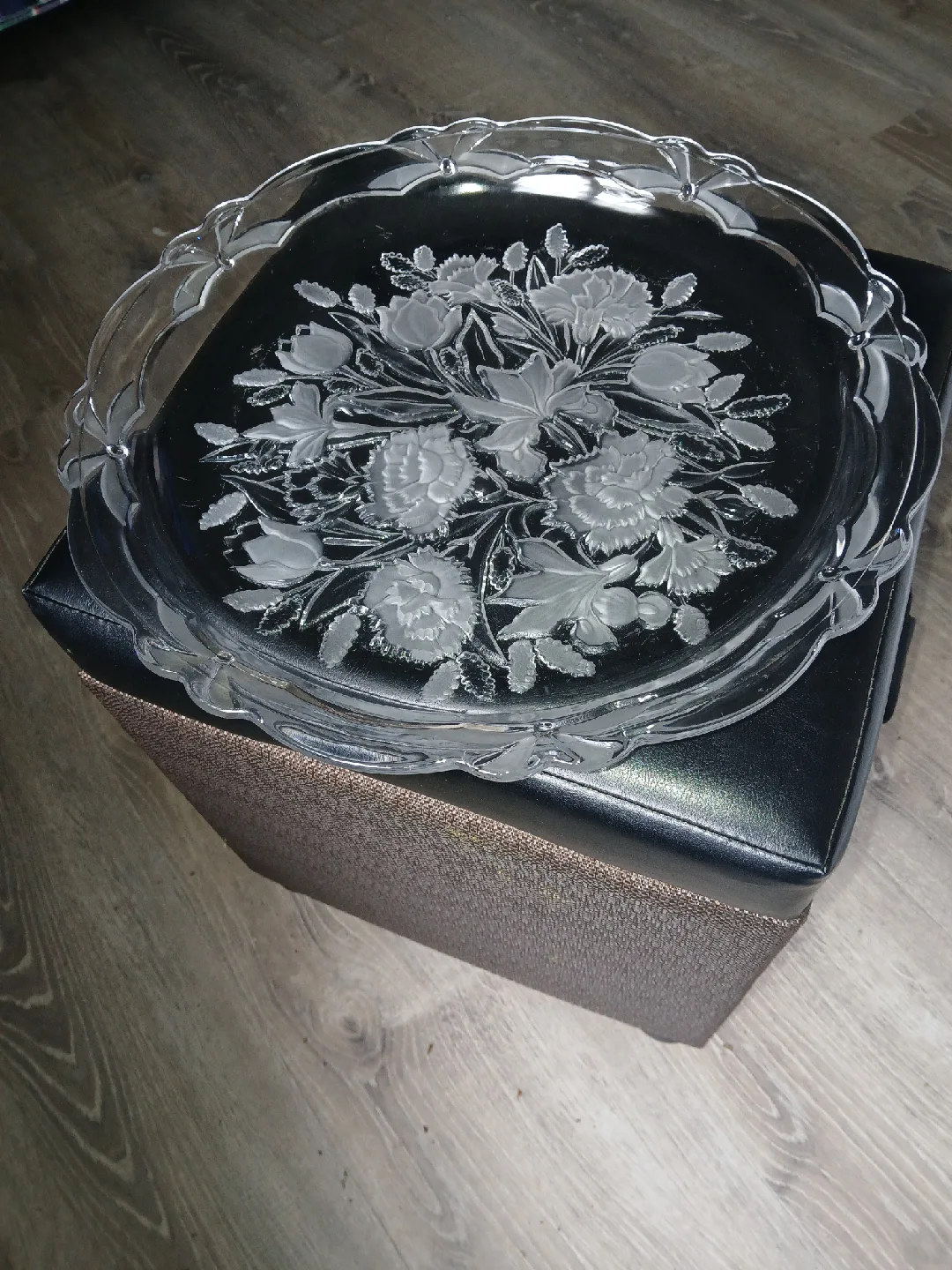 Floral Etched Glass Serving Platter image indicator(5)