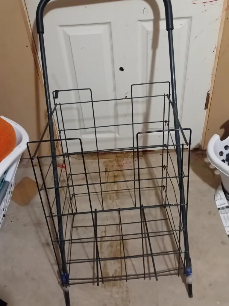 Metal Shopping Cart missing wheels thumbnail