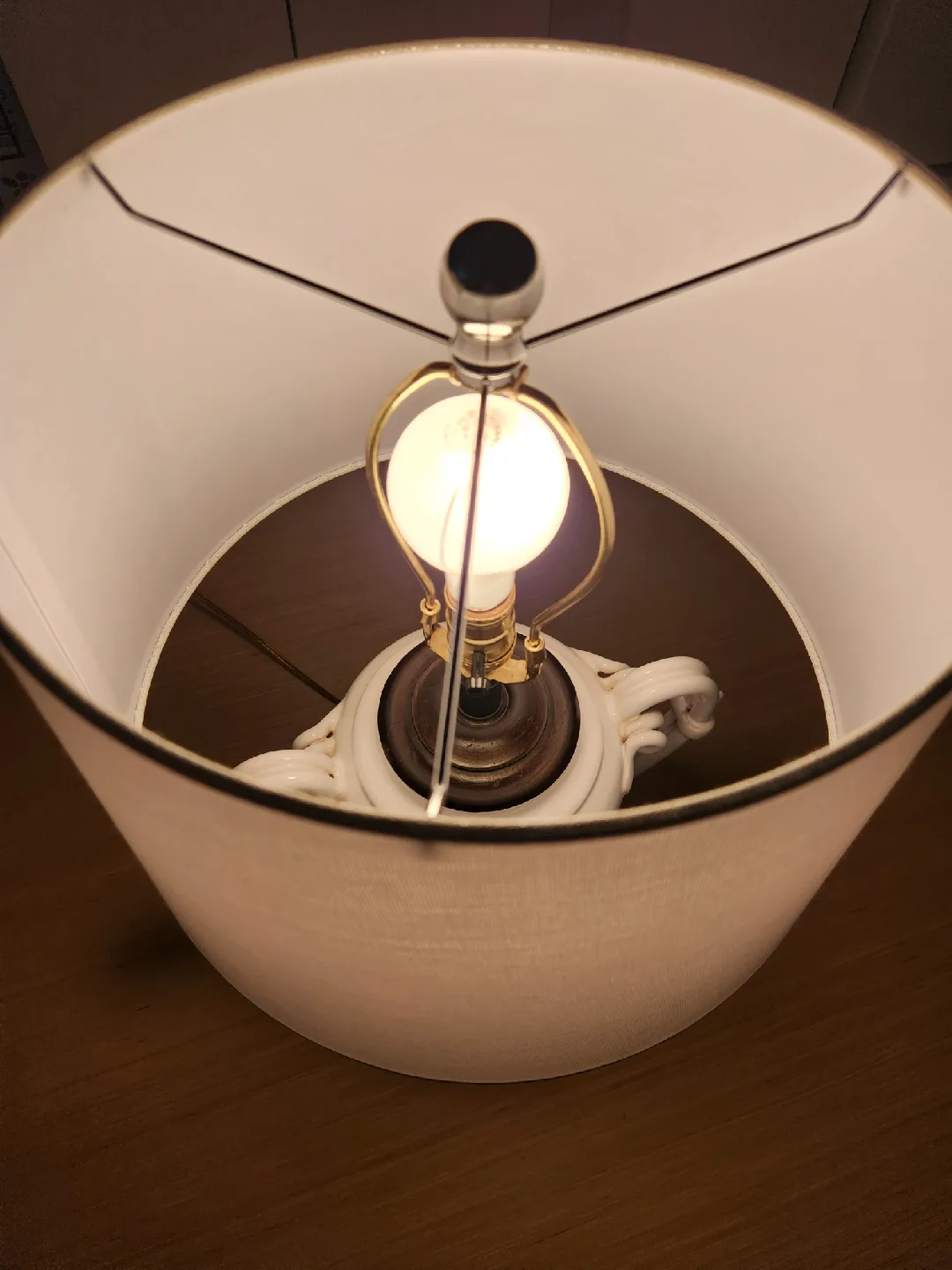 White Porcelain Ceramic Lamp image indicator(7)